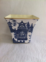 Pagoda cachepot candle